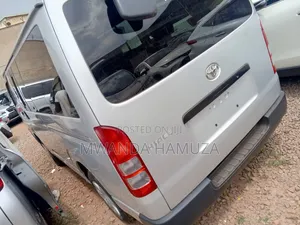 Toyota HiAce 2012 Silver