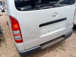 Toyota HiAce 2012 Silver