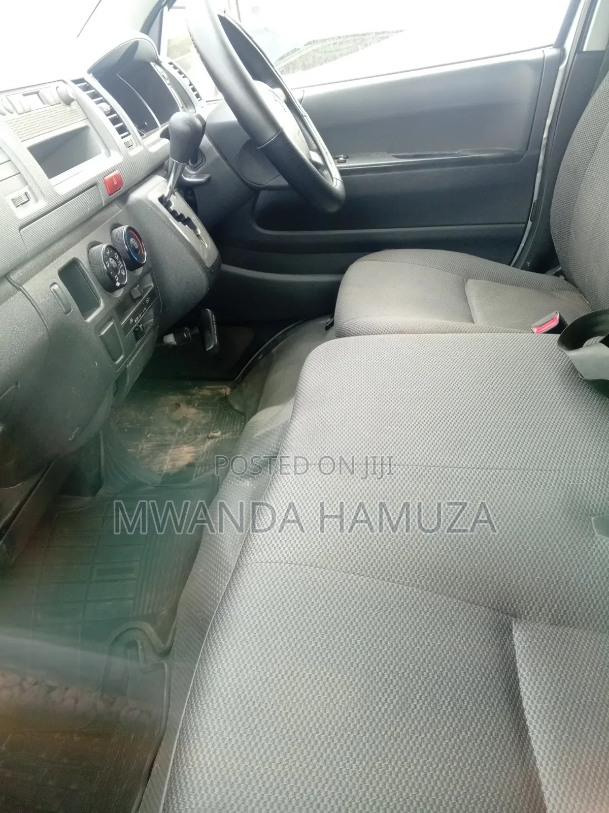 Toyota HiAce 2012 Silver
