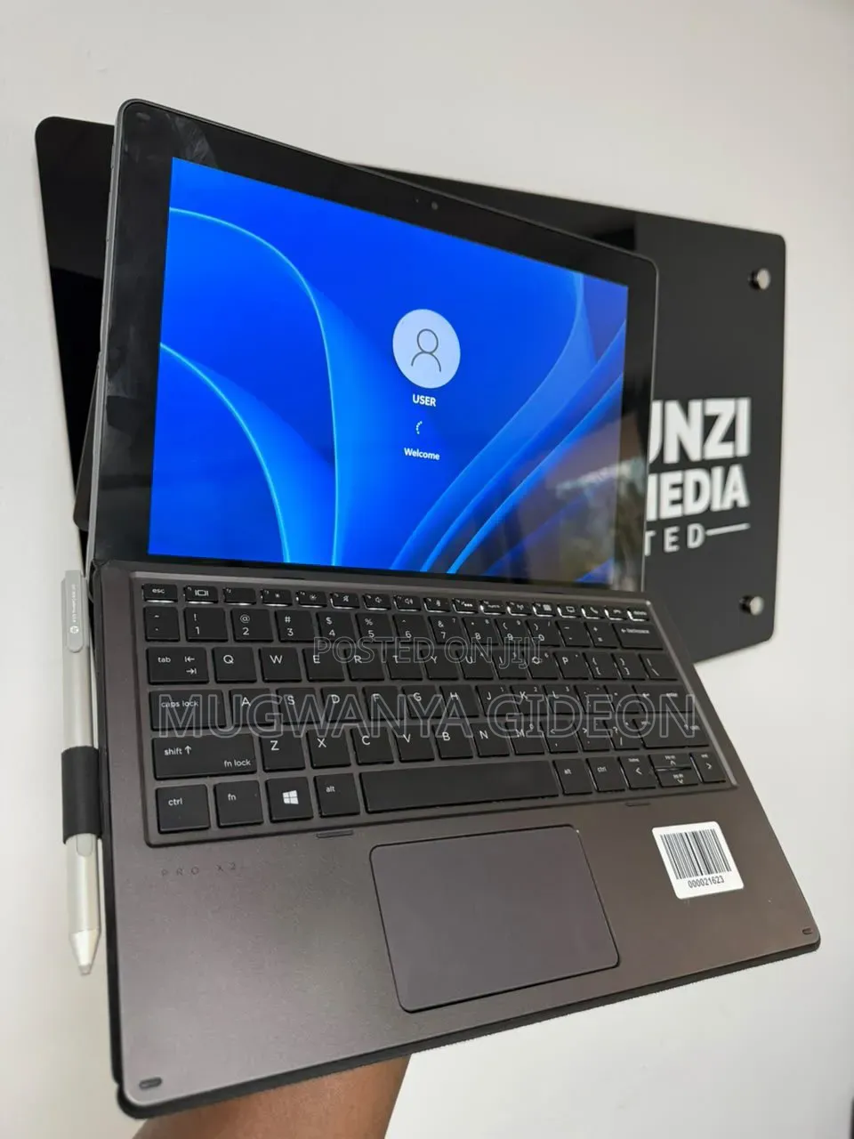 New Laptop HP Pro X2 612 G2 8GB Intel Core i5 SSD 256GB