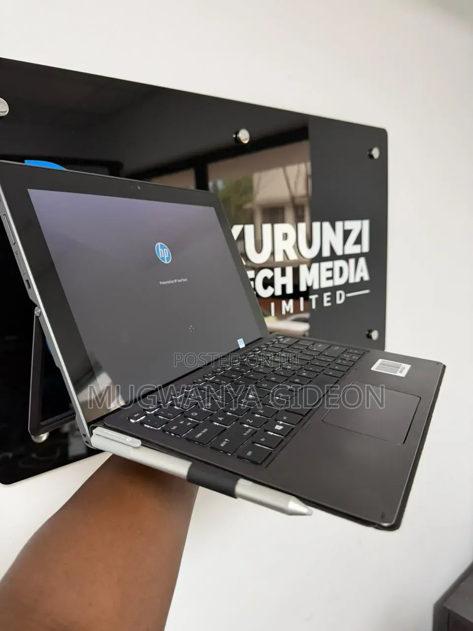 New Laptop HP Pro X2 612 G2 8GB Intel Core i5 SSD 256GB