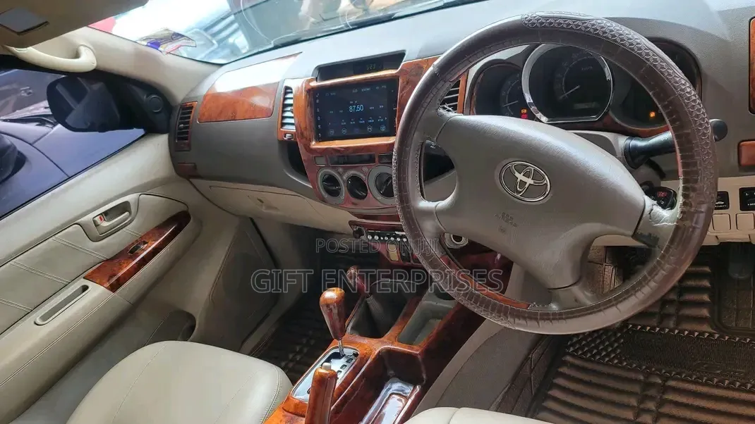 Toyota Hilux 2013 Black