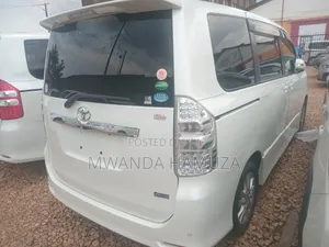 Toyota Noah 2013 Silver