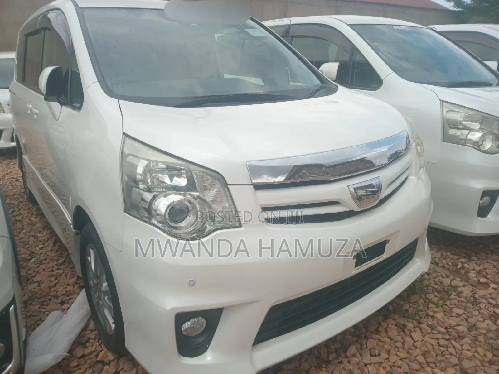 Toyota Noah 2013 Silver