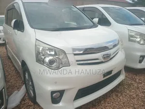 Toyota Noah 2013 Silver