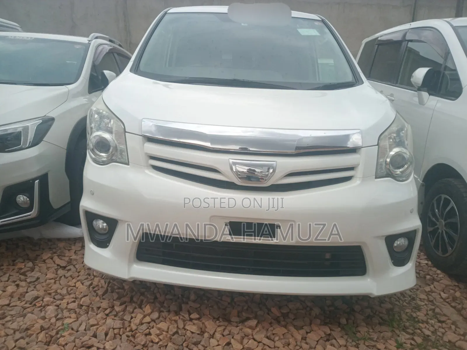 Toyota Noah 2013 Silver