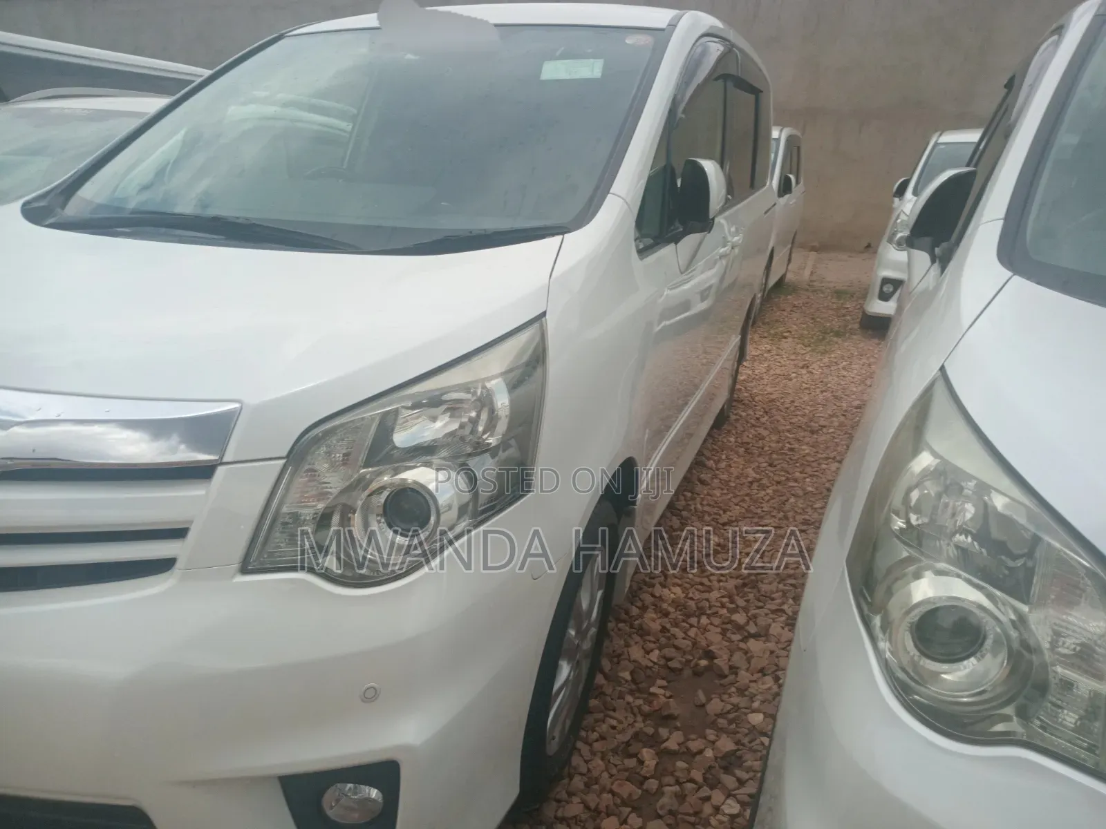 Toyota Noah 2013 Silver