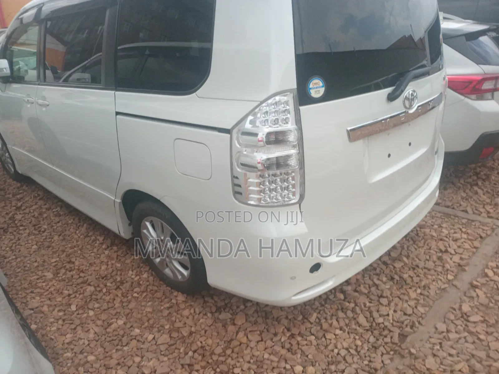 Toyota Noah 2013 Silver