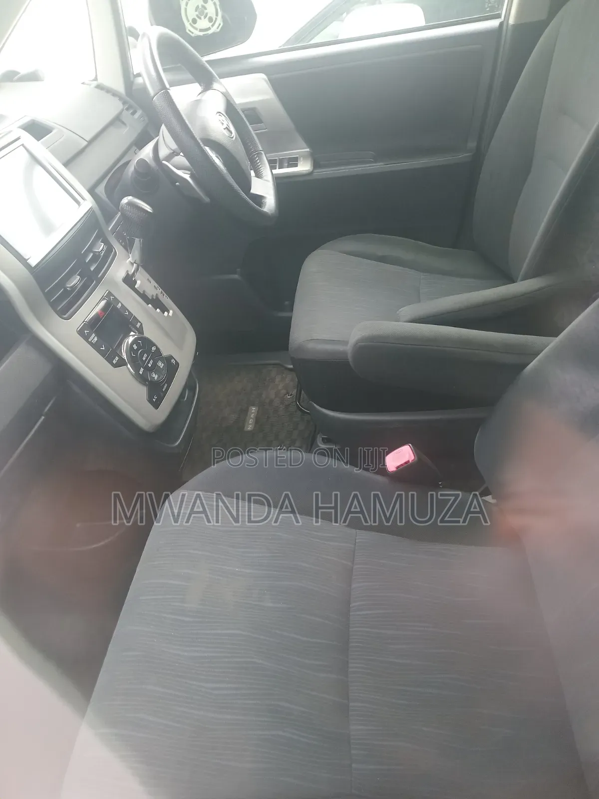 Toyota Noah 2013 Silver