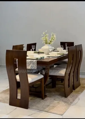 8 Seaters Dinning Table Made Wooden Timble