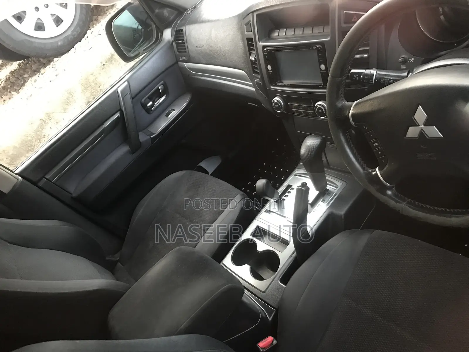 Mitsubishi Pajero 2009 White
