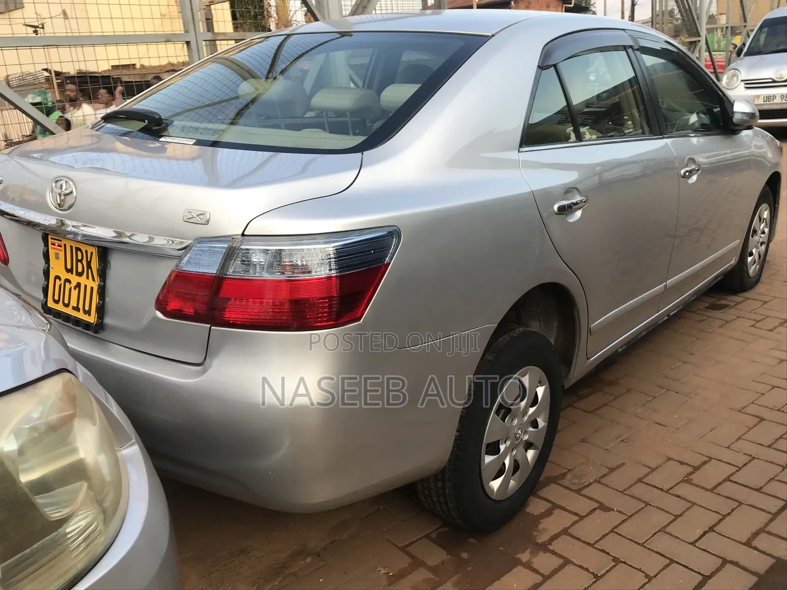 Toyota Premio 2011 Silver