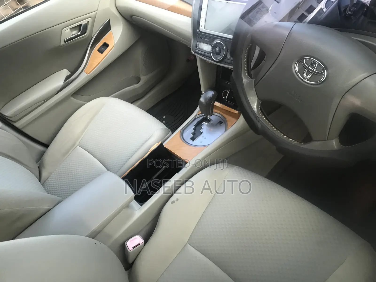 Toyota Premio 2011 Silver