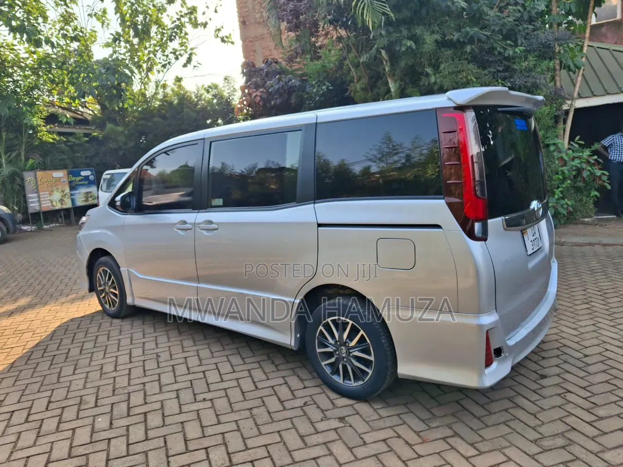 Toyota Noah 2014 Silver