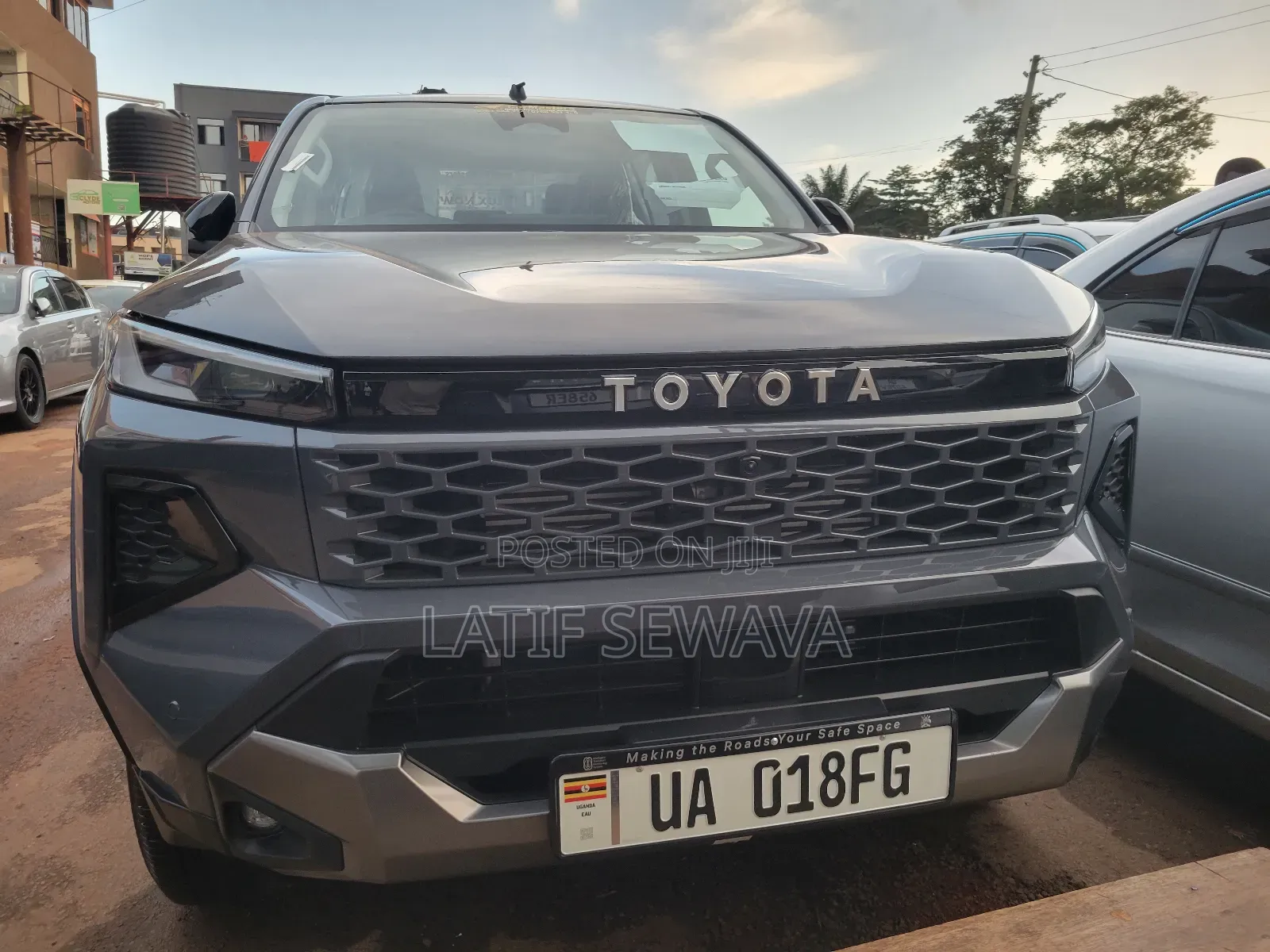 New Toyota Hilux 2025 Gray