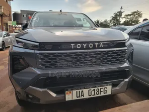 New Toyota Hilux 2025 Gray