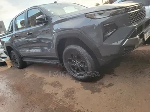 New Toyota Hilux 2025 Gray