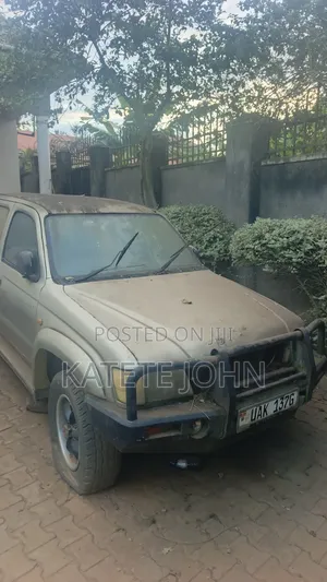 Toyota Hilux 2002 Gold