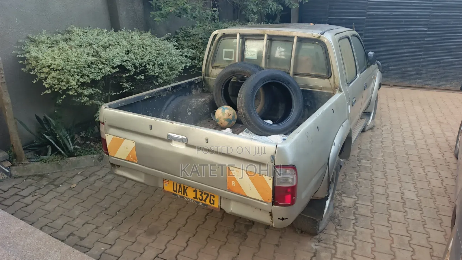 Toyota Hilux 2002 Gold