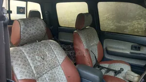 Toyota Hilux 2002 Gold