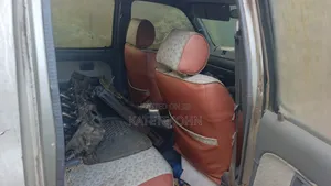 Toyota Hilux 2002 Gold