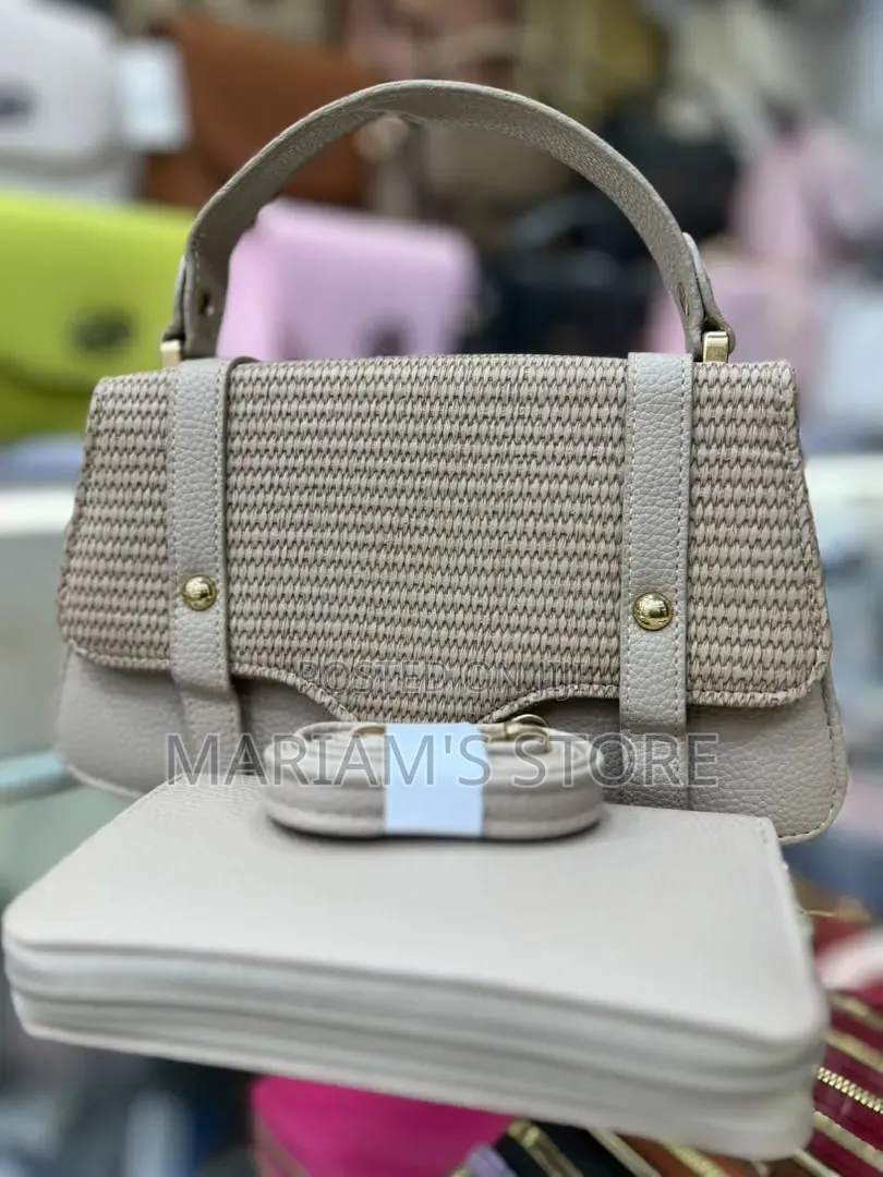 Textured Handbag Set Features a Woven Front Flap With Vertical Strap
