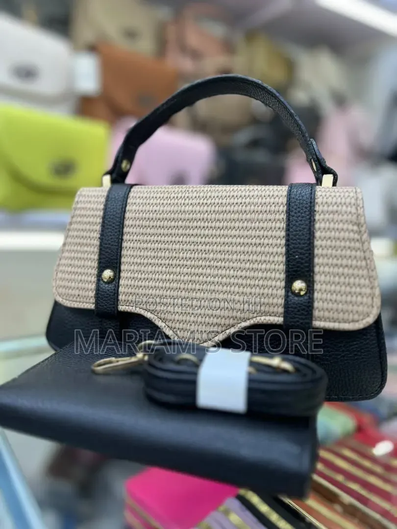 Textured Handbag Set Features a Woven Front Flap With Vertical Strap