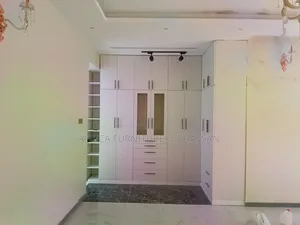 Classic Bulit in Wardrobe Disgn