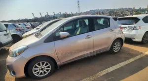 Toyota Vitz 1.3 FWD 5dr 2012 Silver