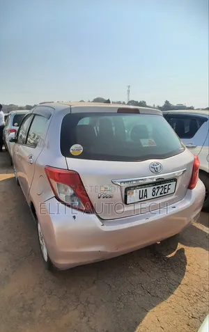Toyota Vitz 1.3 FWD 5dr 2012 Silver