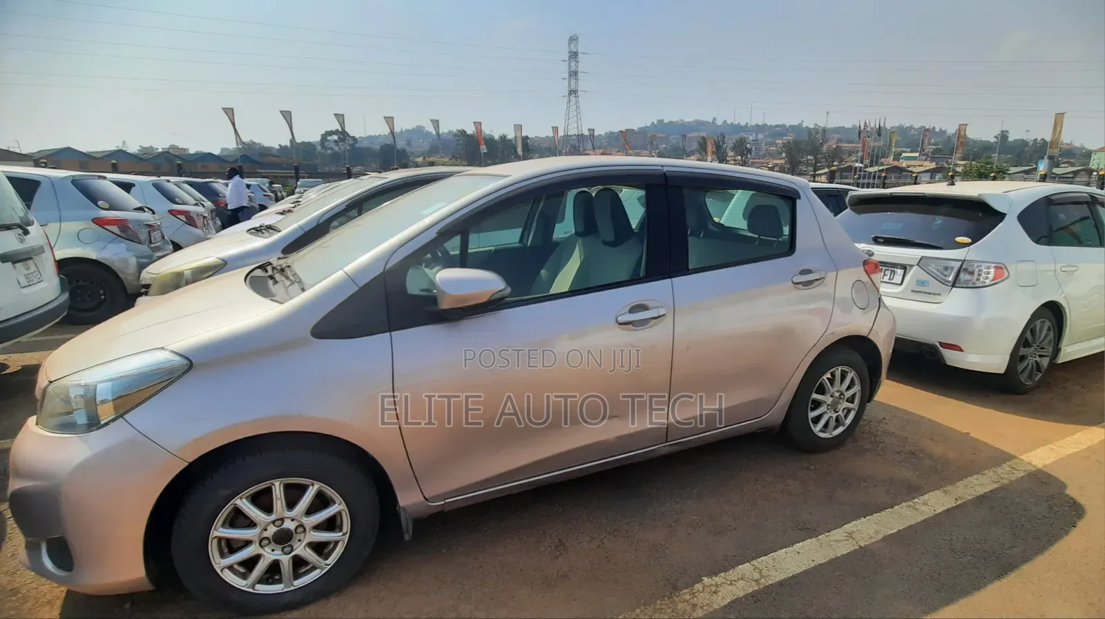 Toyota Vitz 1.3 FWD 5dr 2012 Silver