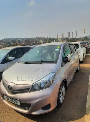 Toyota Vitz 1.3 FWD 5dr 2012 Silver