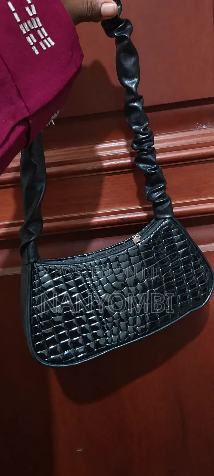Trendy Shoulder Bags at an Affordable Price