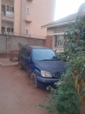 Toyota Raum 2000 Blue