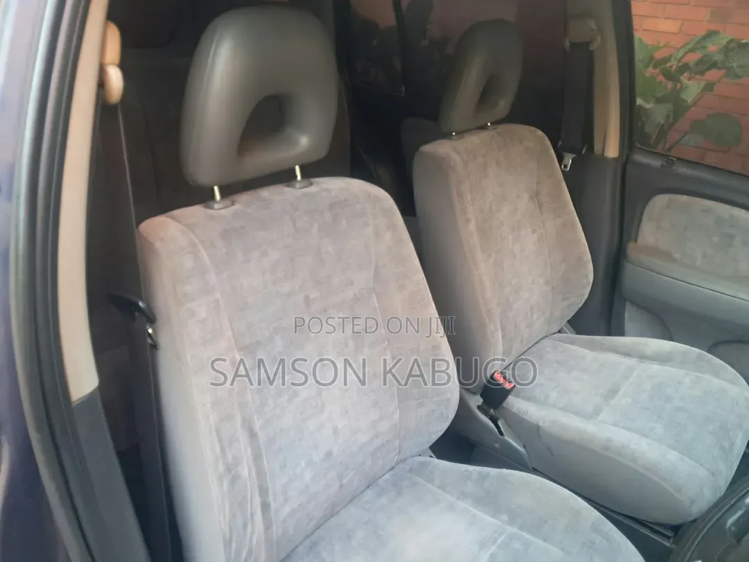 Toyota Raum 2000 Blue