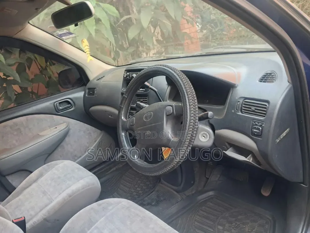 Toyota Raum 2000 Blue