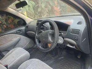 Toyota Raum 2000 Blue