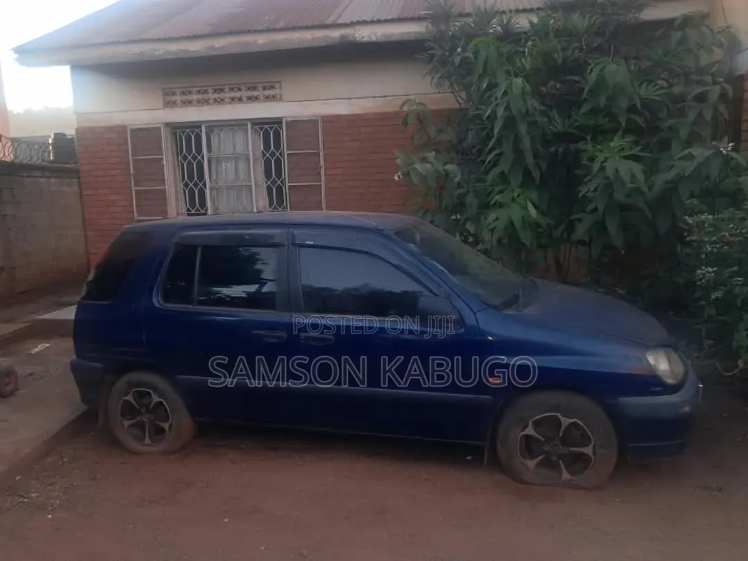 Toyota Raum 2000 Blue