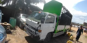 Isuzu Elf Truck 1998 White
