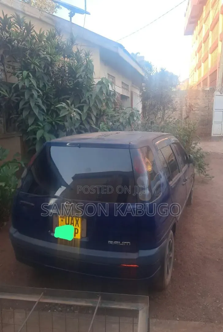 Toyota Raum 2000 Blue
