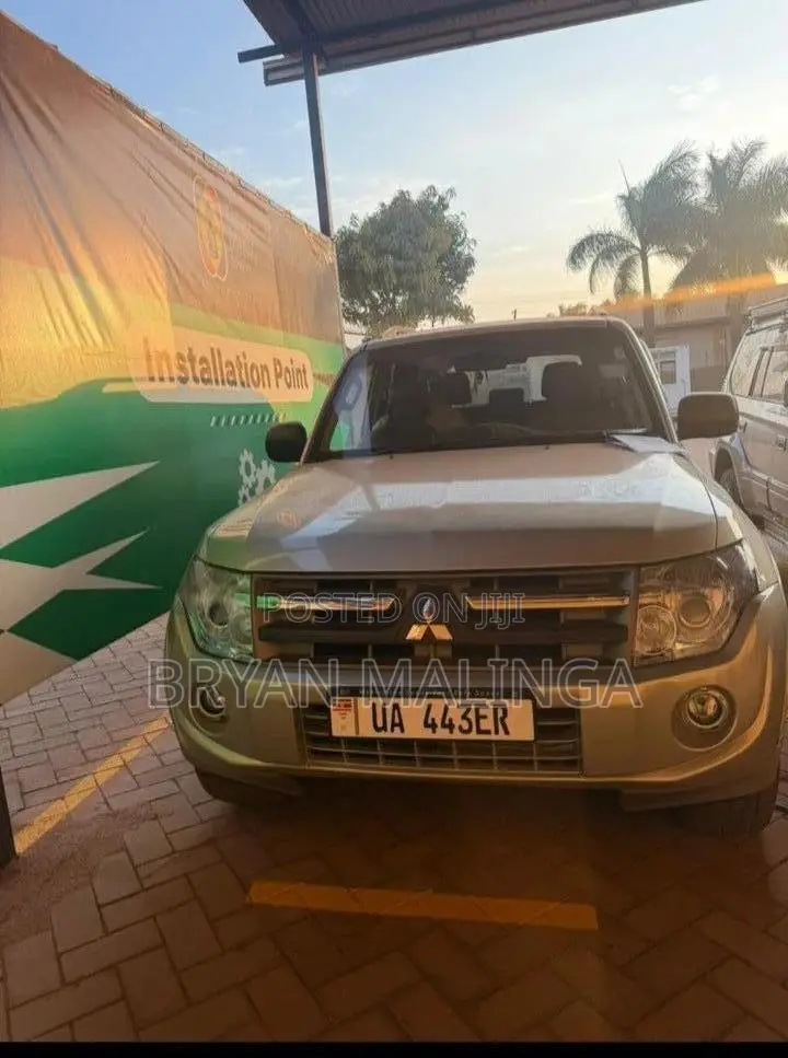 Mitsubishi Pajero 2012 Gray