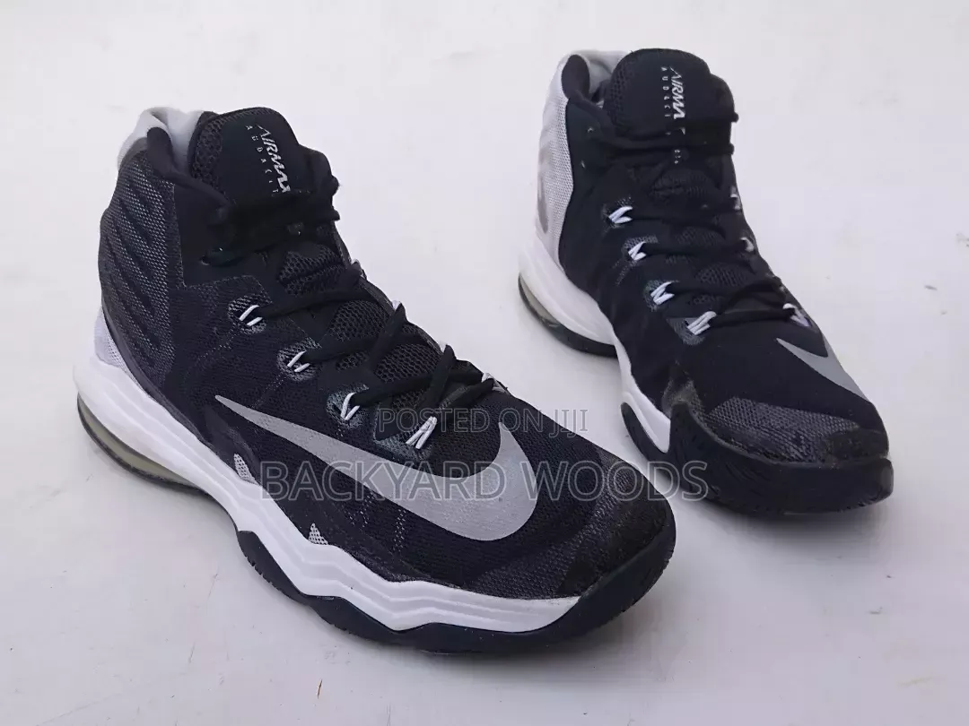 Nike Air Max Size 43eur/8.5uk/9.5us Available Halla