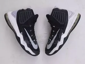 Nike Air Max Size 43eur/8.5uk/9.5us Available Halla