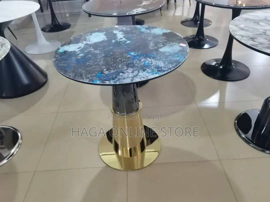 Modern Small Round Tables