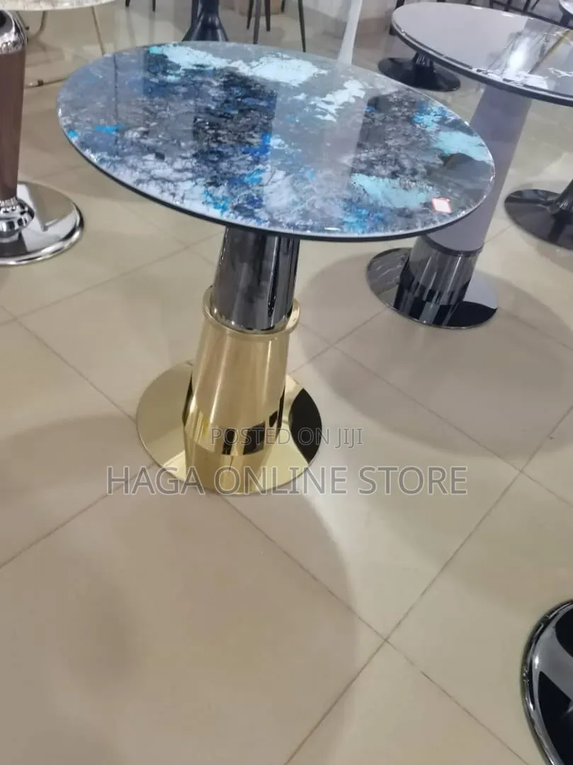 Modern Small Round Tables