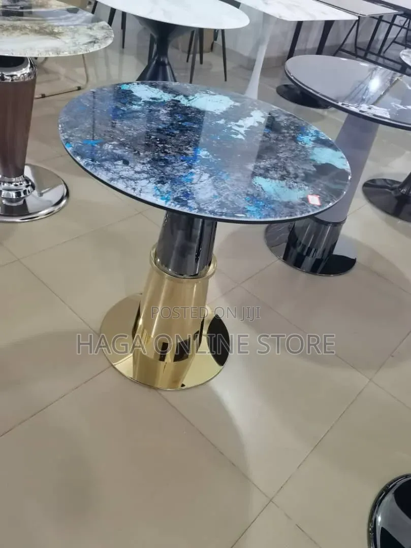 Modern Small Round Tables