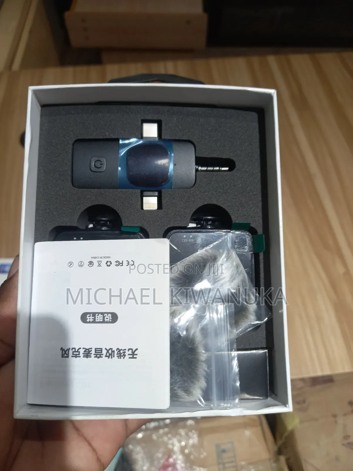 F11-2 Wireless Microphone