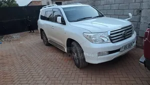 Toyota Land Cruiser 2010 White