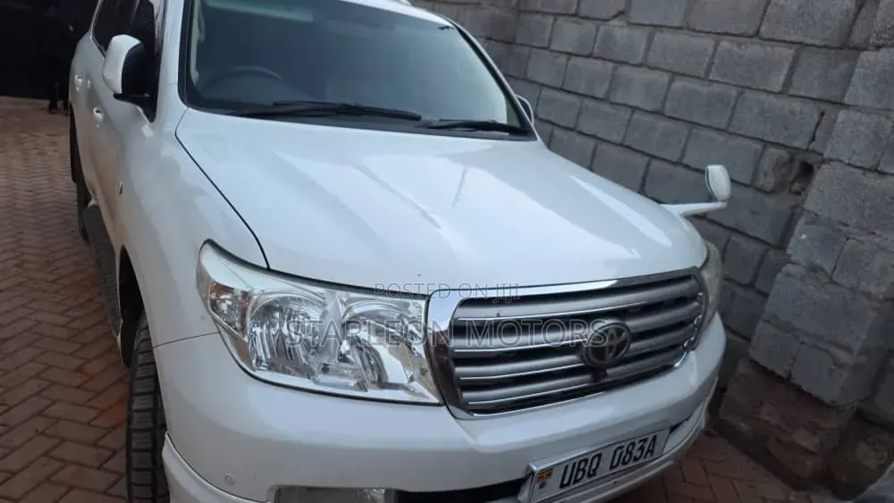 Toyota Land Cruiser 2010 White