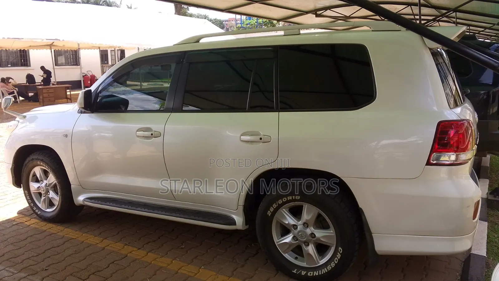 Toyota Land Cruiser 2010 White